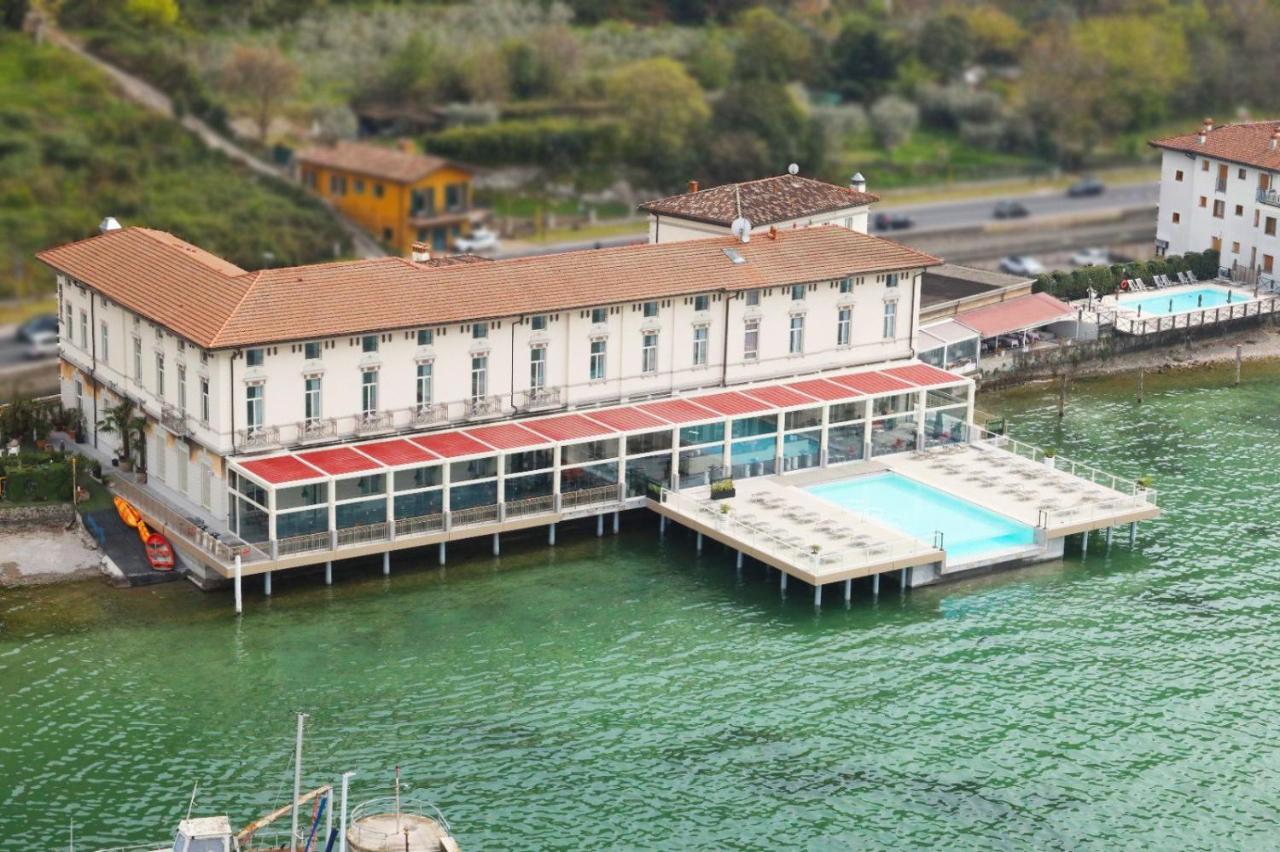 Araba Fenice Hotel Iseo Esterno foto