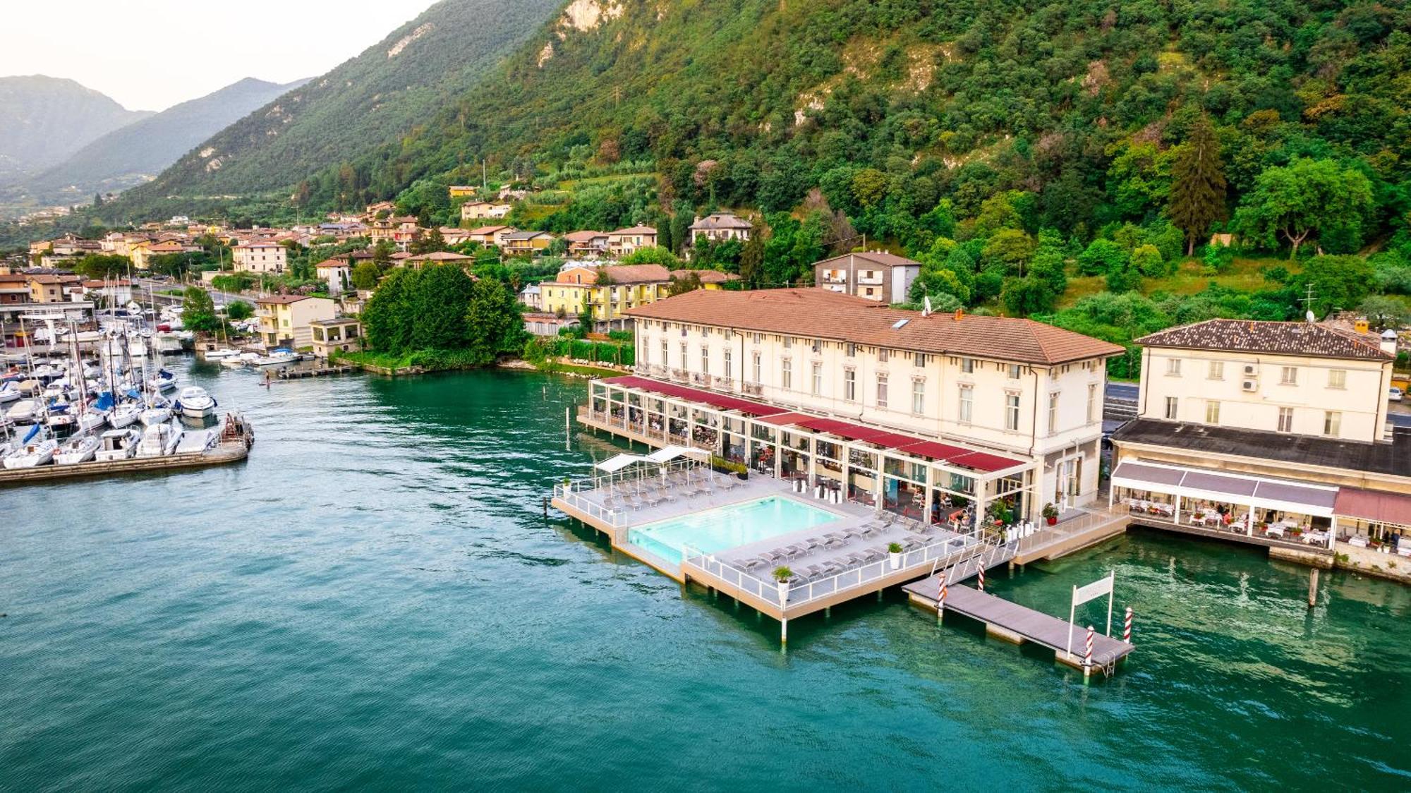 Araba Fenice Hotel Iseo Esterno foto